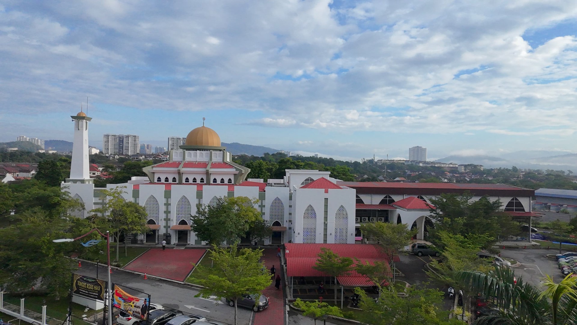 Gambar Masjid Bandar Tun Hussien Onn