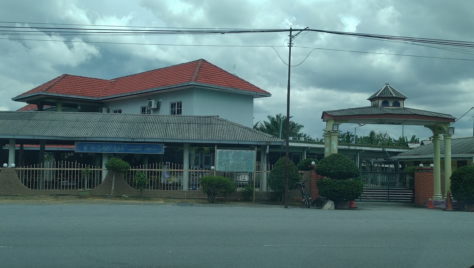 Gambar Masjid Al Mutmainnah, Kampung Labohan Dagang