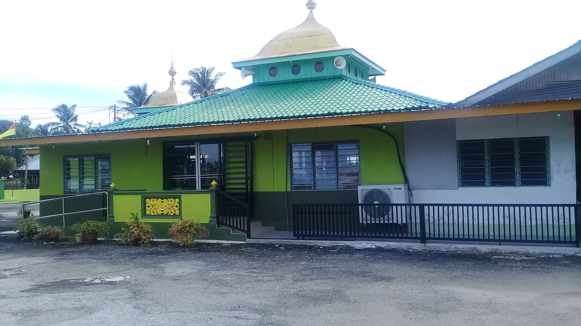 Gambar Masjid Al-Mukmin