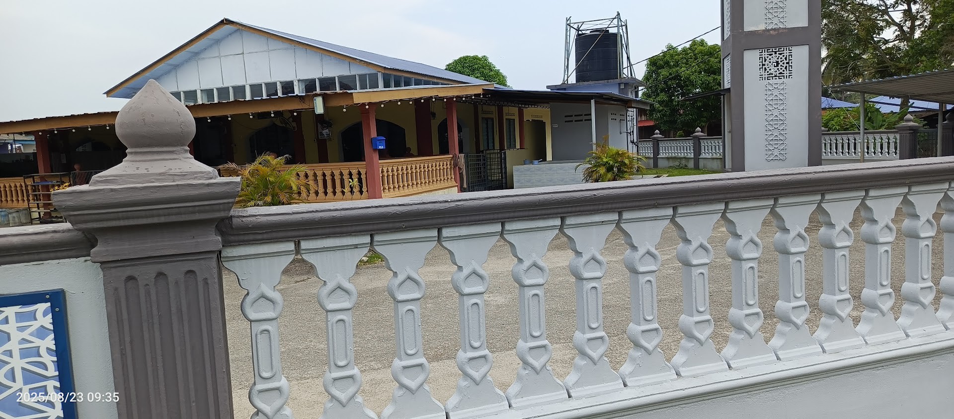 Masjid Al-Ghazali — Pandangan luaran