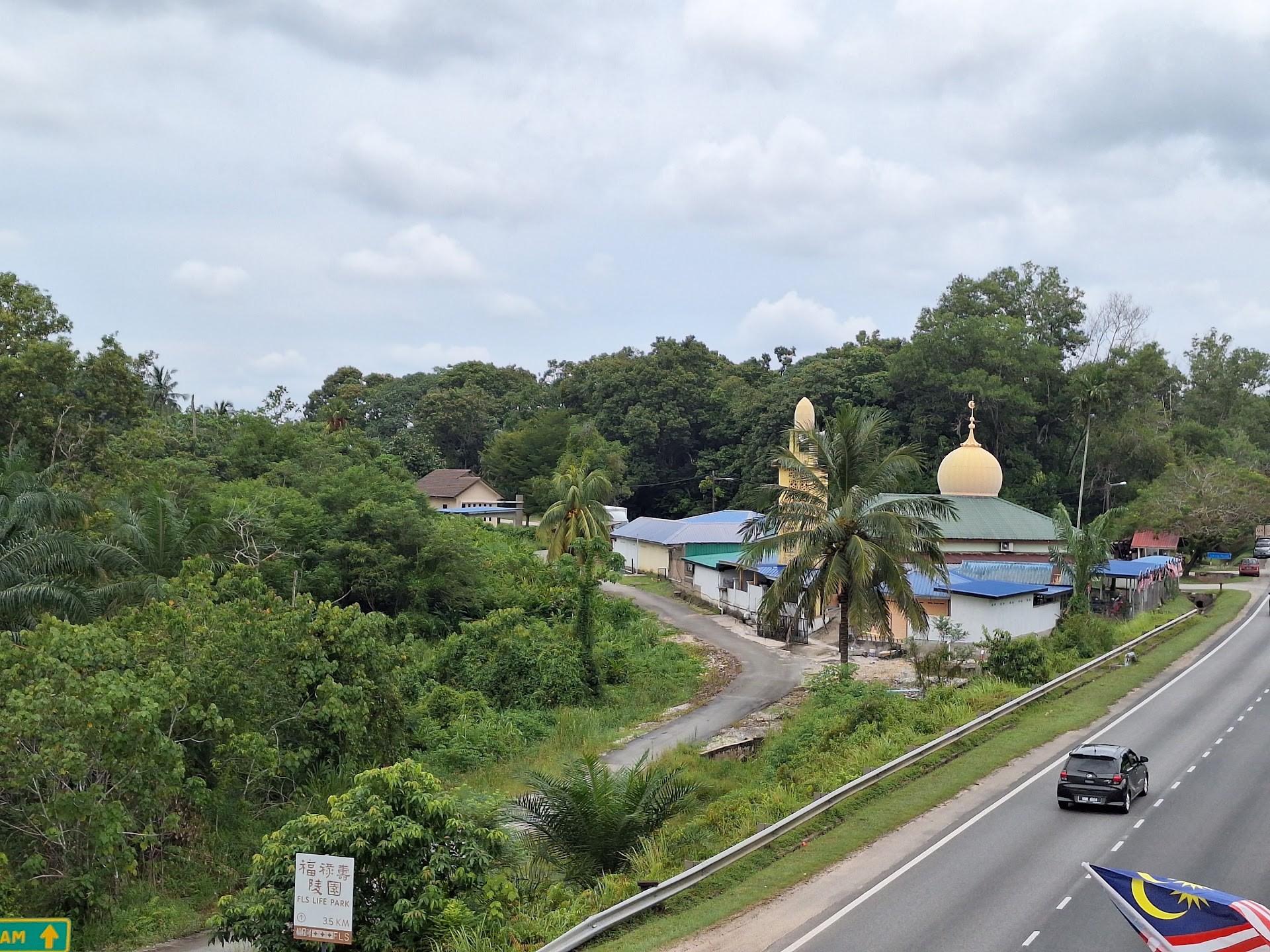 Masjid Kampung Sri Fajar — Pandangan luaran
