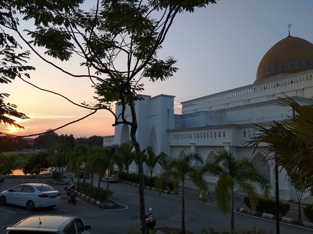 Gambar Masjid Sultan Ahmad Shah IIUM Kuantan