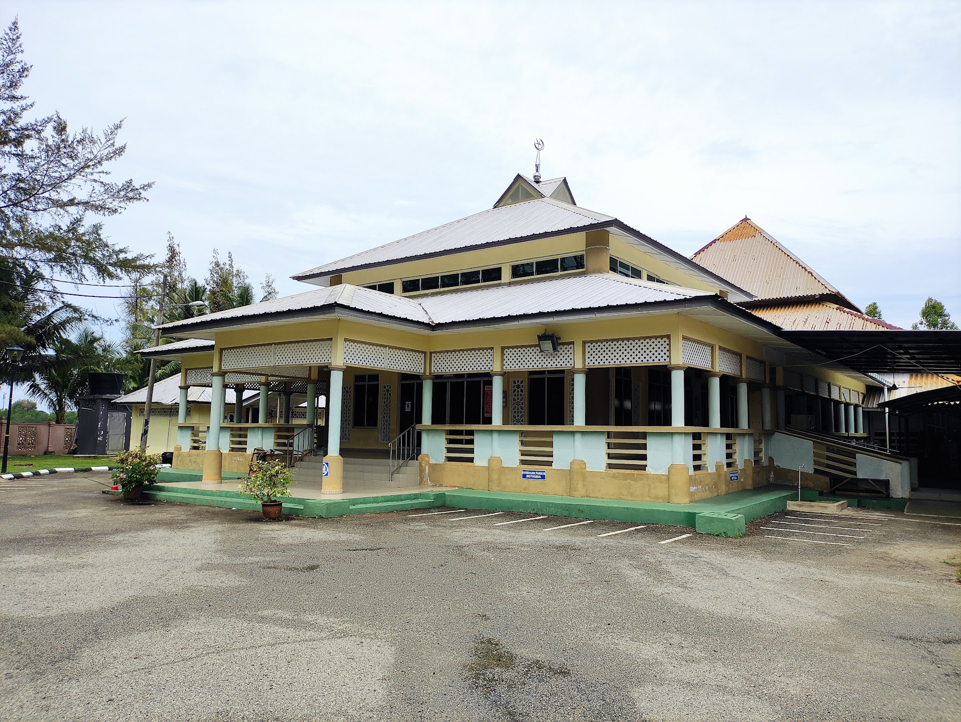 Gambar Masjid Tanjung Api