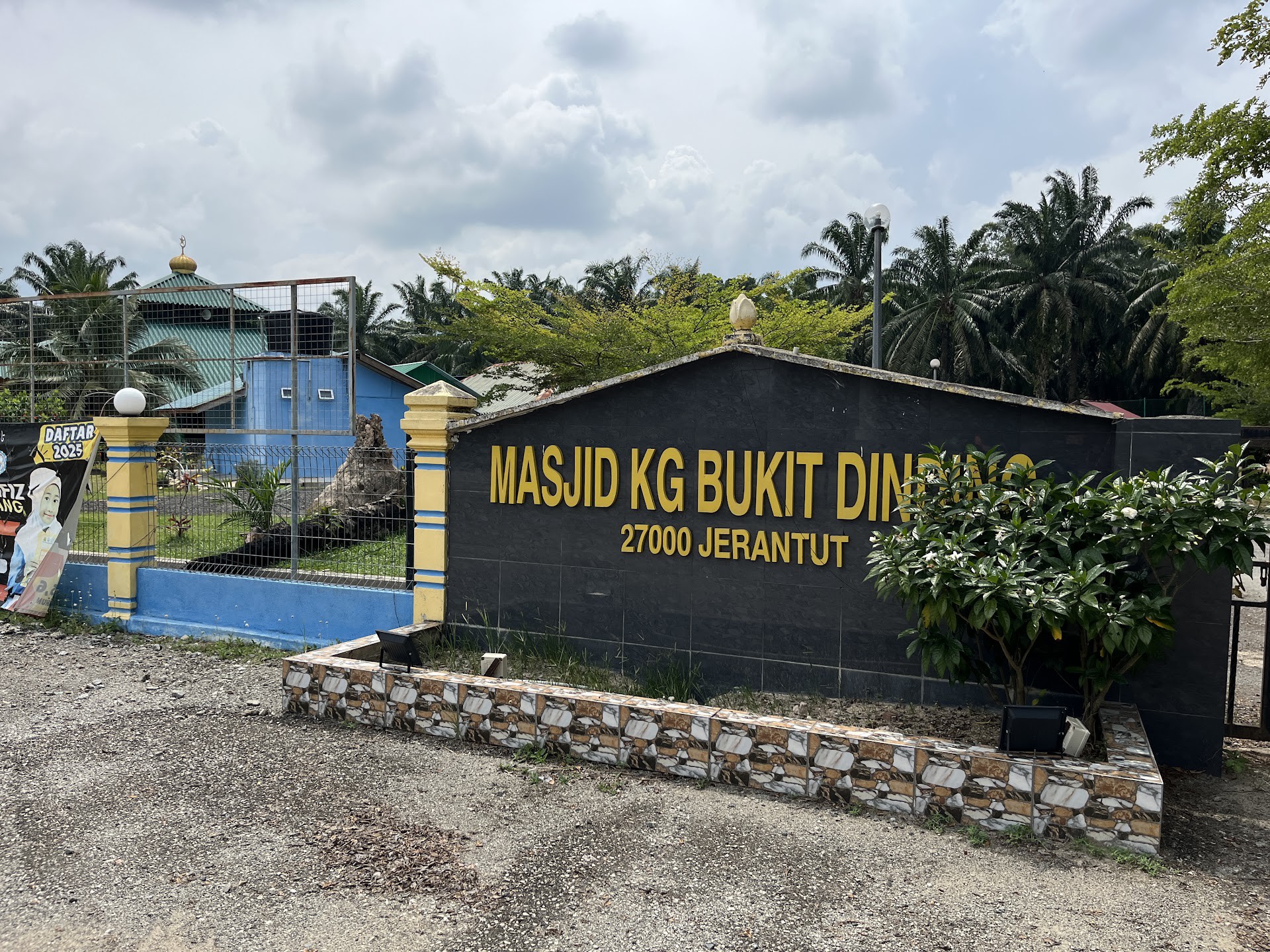 Masjid Kampung Bukit Dinding — Pandangan luaran