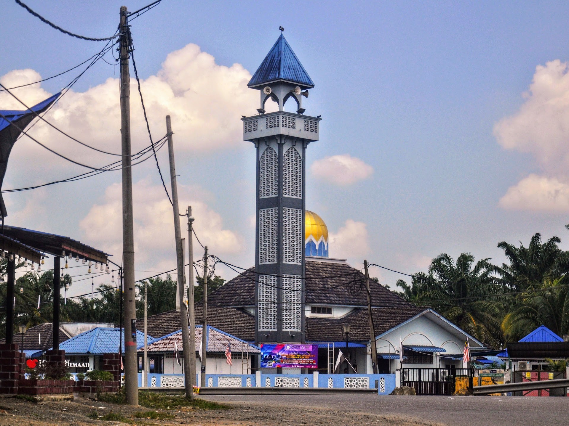 Masjid Kampung Jerantut Feri — Pandangan luaran