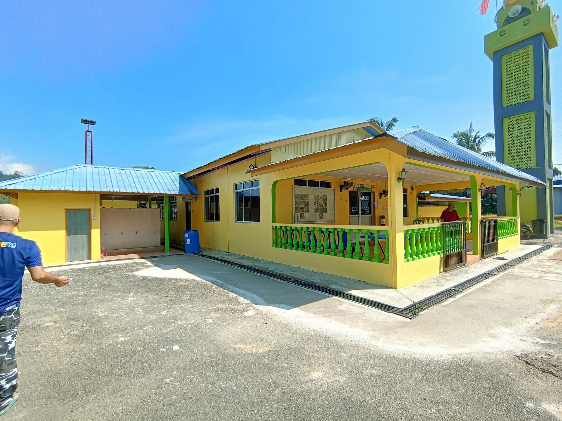 Masjid Kampung Perlok — Pandangan luaran
