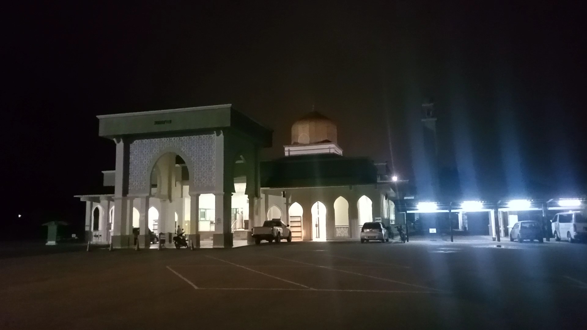 Masjid Alsultan Abdullah Ri'Ayatuddin Almustafa Bi — Pandangan luaran