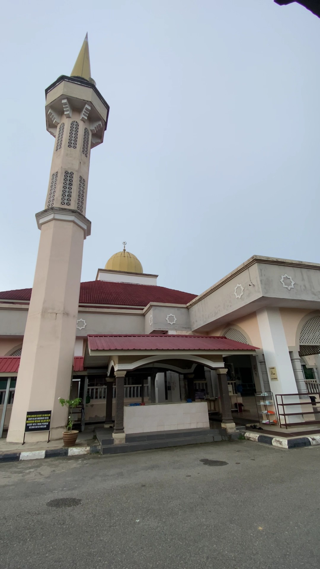 Masjid Ar-Rahman Sultan Haji Ahmad Shah Kg Gua — Pandangan luaran