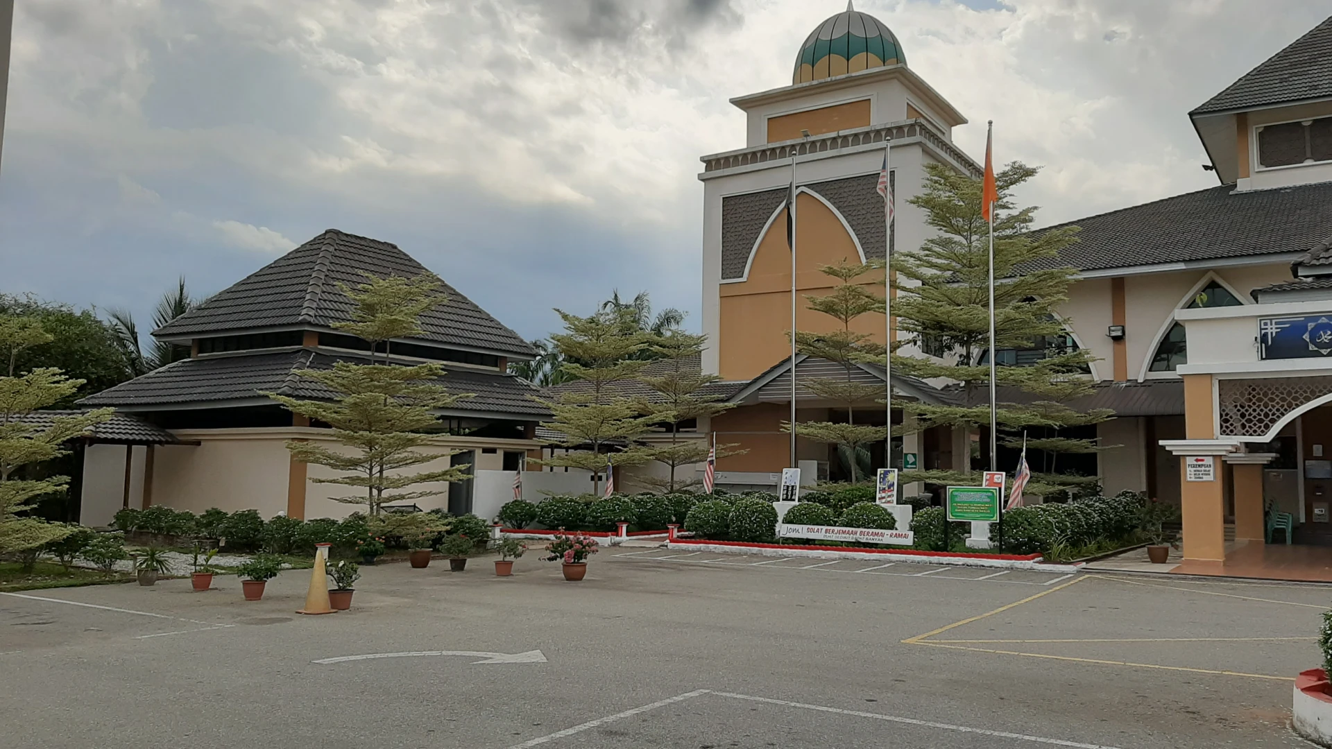 Gambar Masjid Sultan Haji Ahmad Shah FELDA Sungai Koyan
