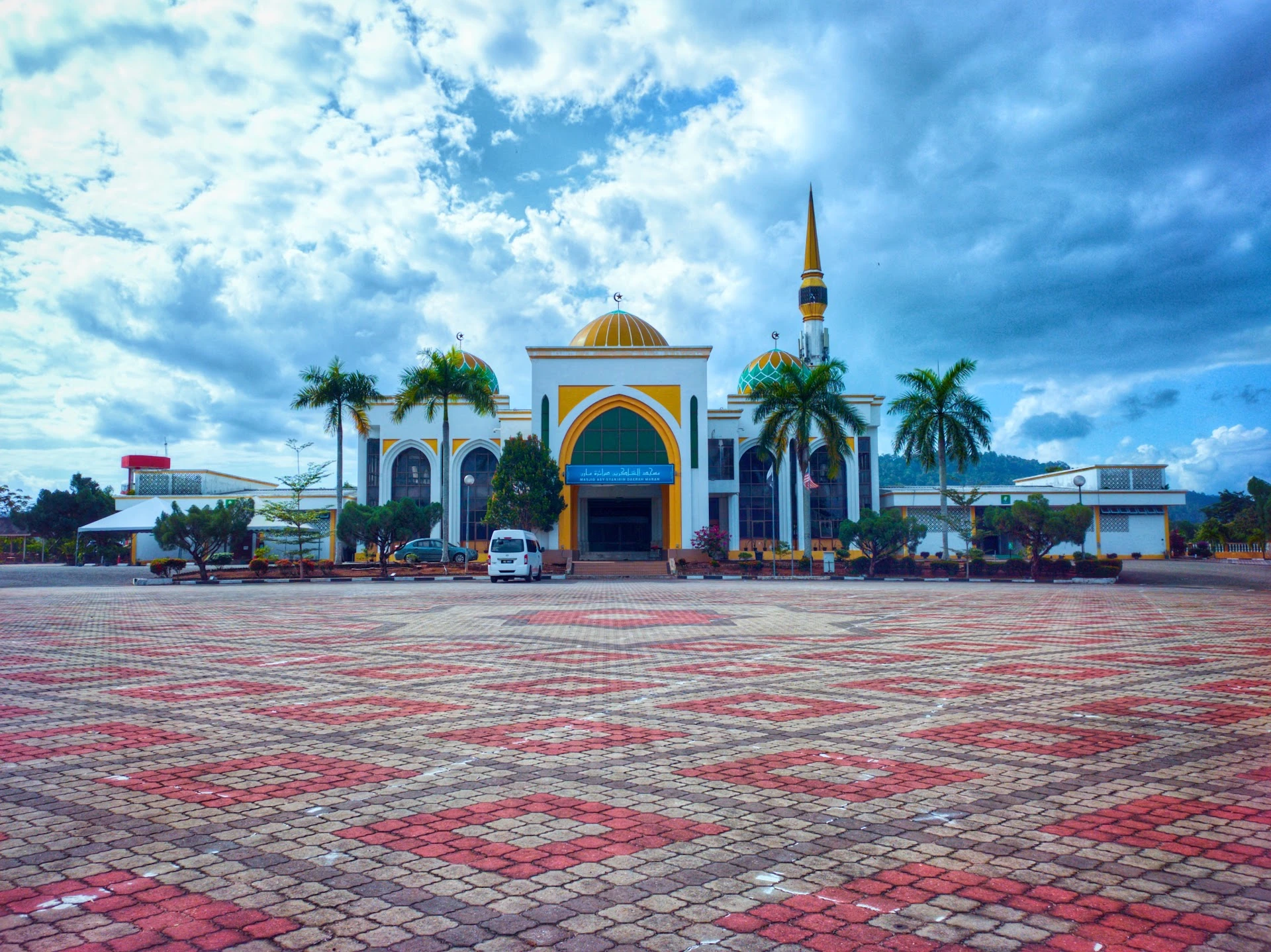 Masjid As- Syakirin — Pandangan luaran