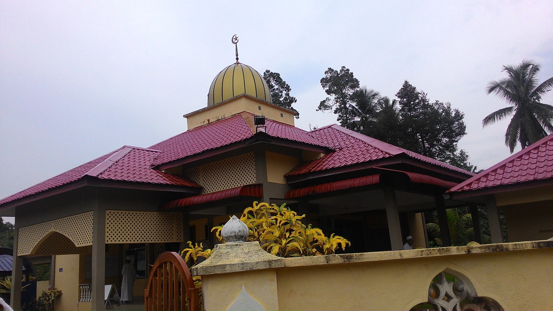 Masjid As-Sa'Adah — Pandangan luaran