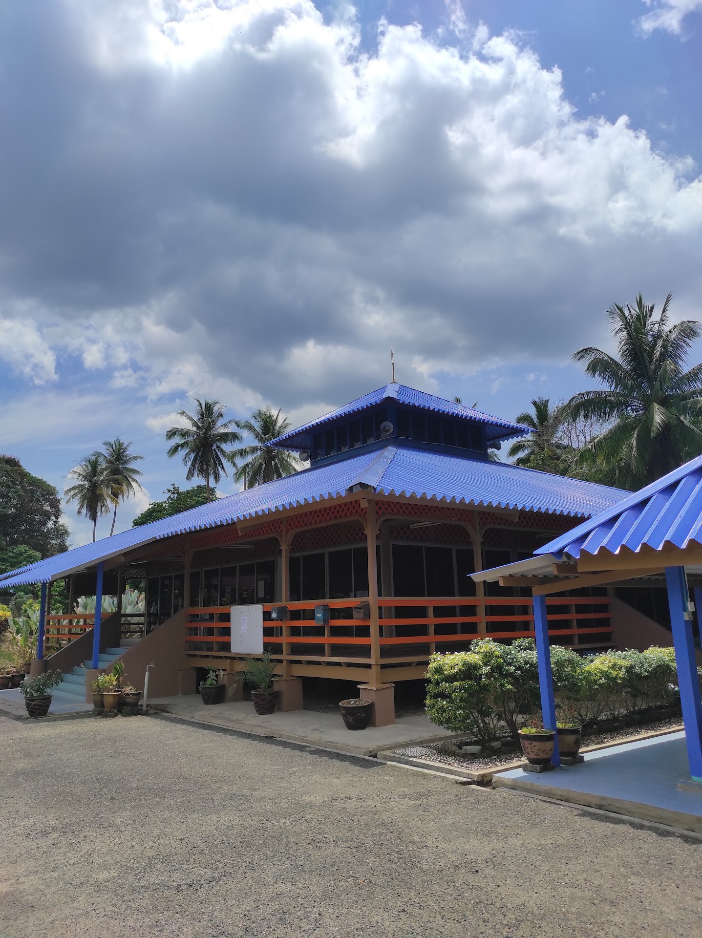 Gambar Masjid Kampung Serengkam