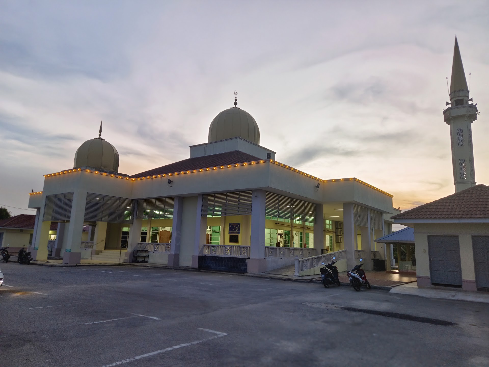 Masjid Sungai Miang — Pandangan luaran