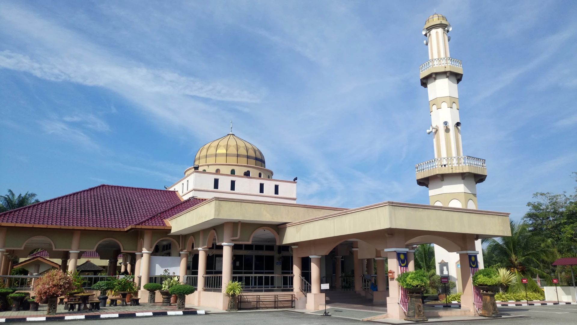 Gambar Masjid Kariah Desa Anggerik