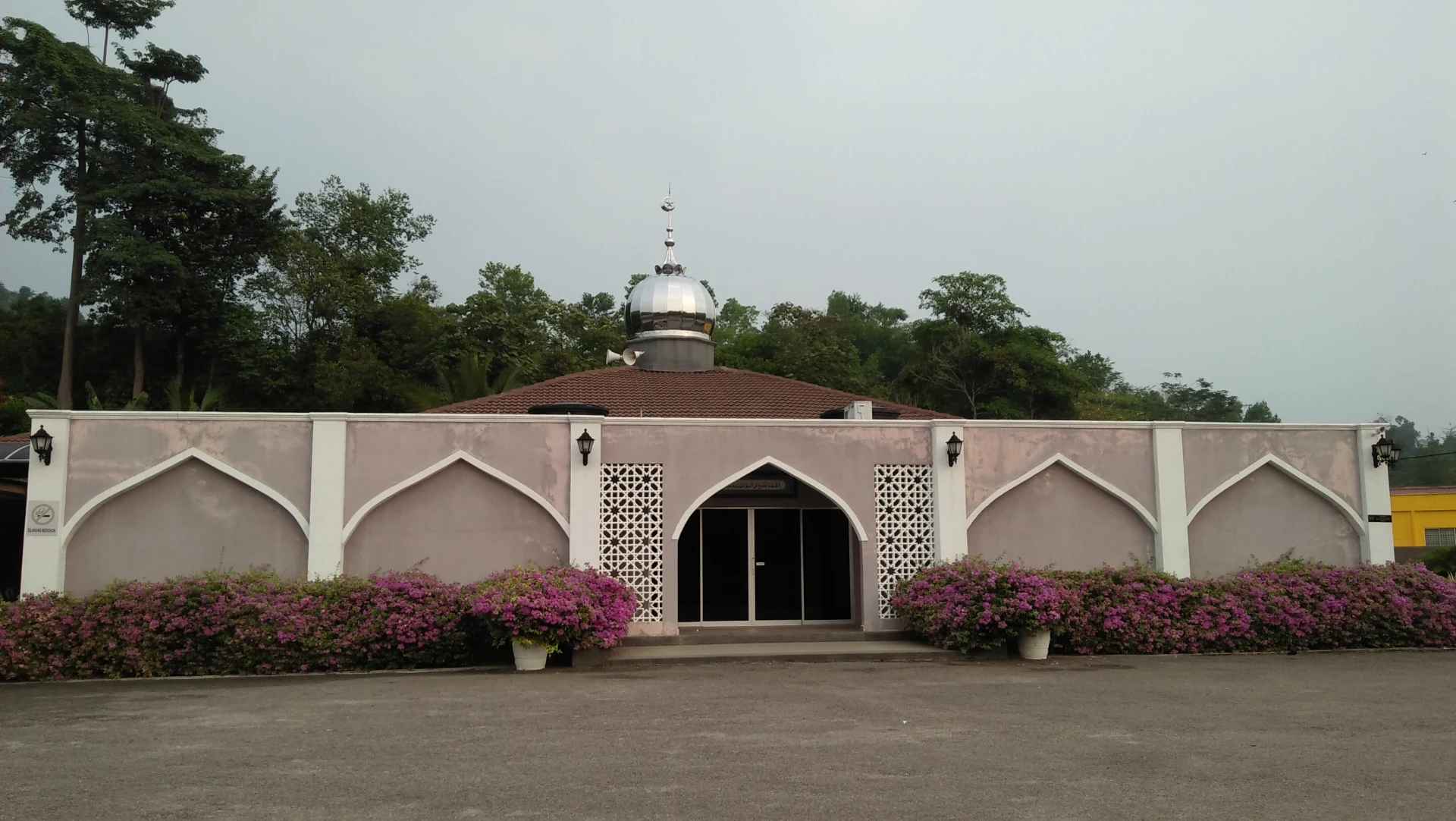 Gambar Masjid Nur Salbiah Kariah Selaru