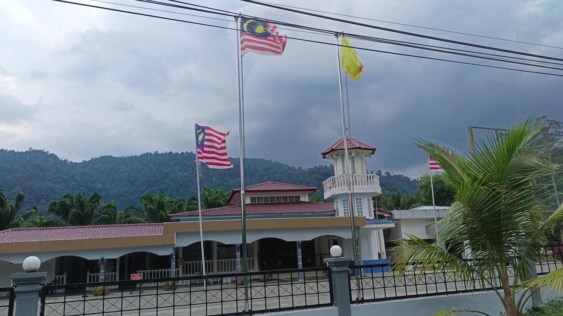 Gambar Masjid Tunku Alif Hussein Saifuddin Al-Amin Kariah Tengkek