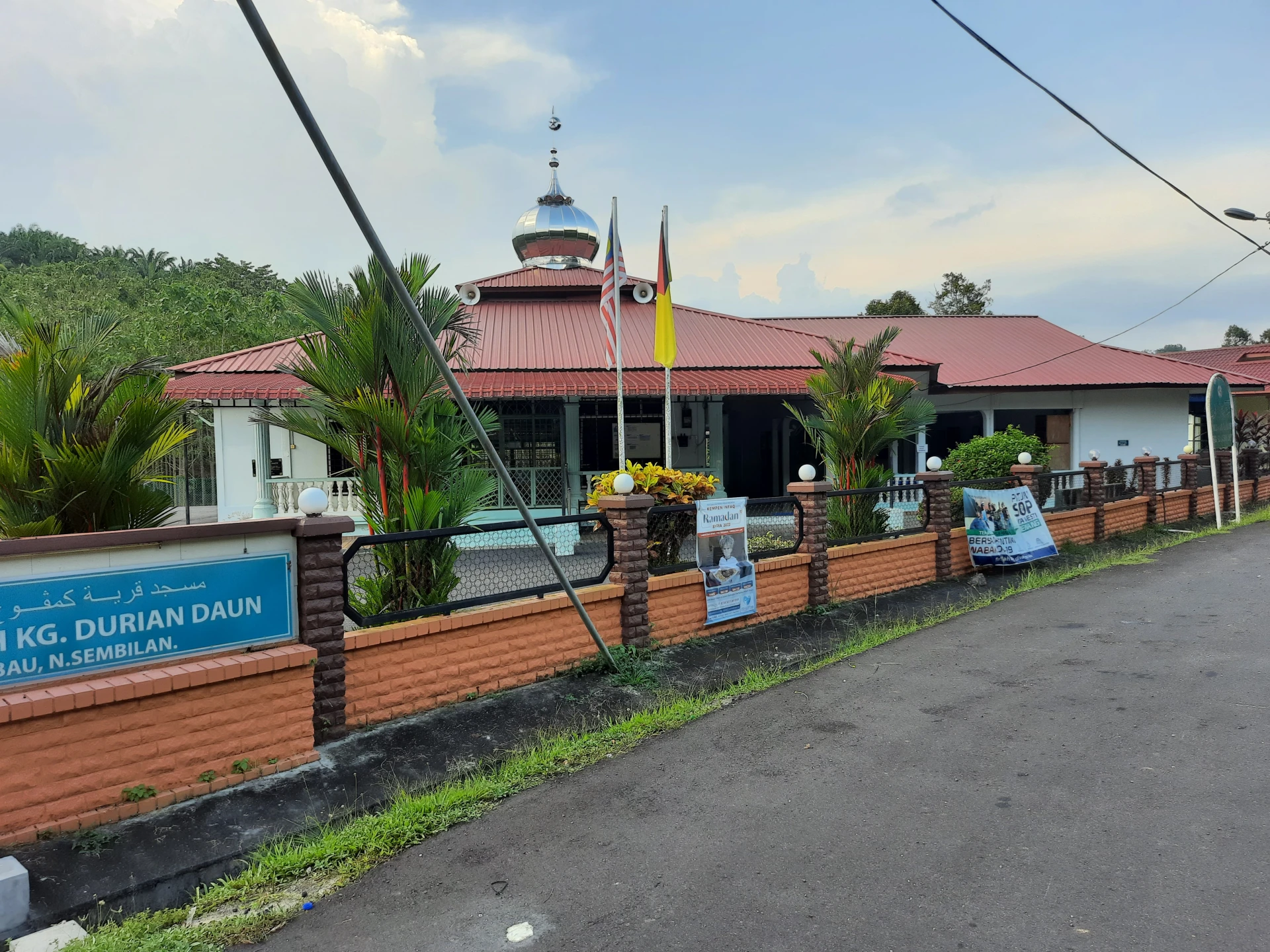 Gambar Masjid Kariah Durian Daun