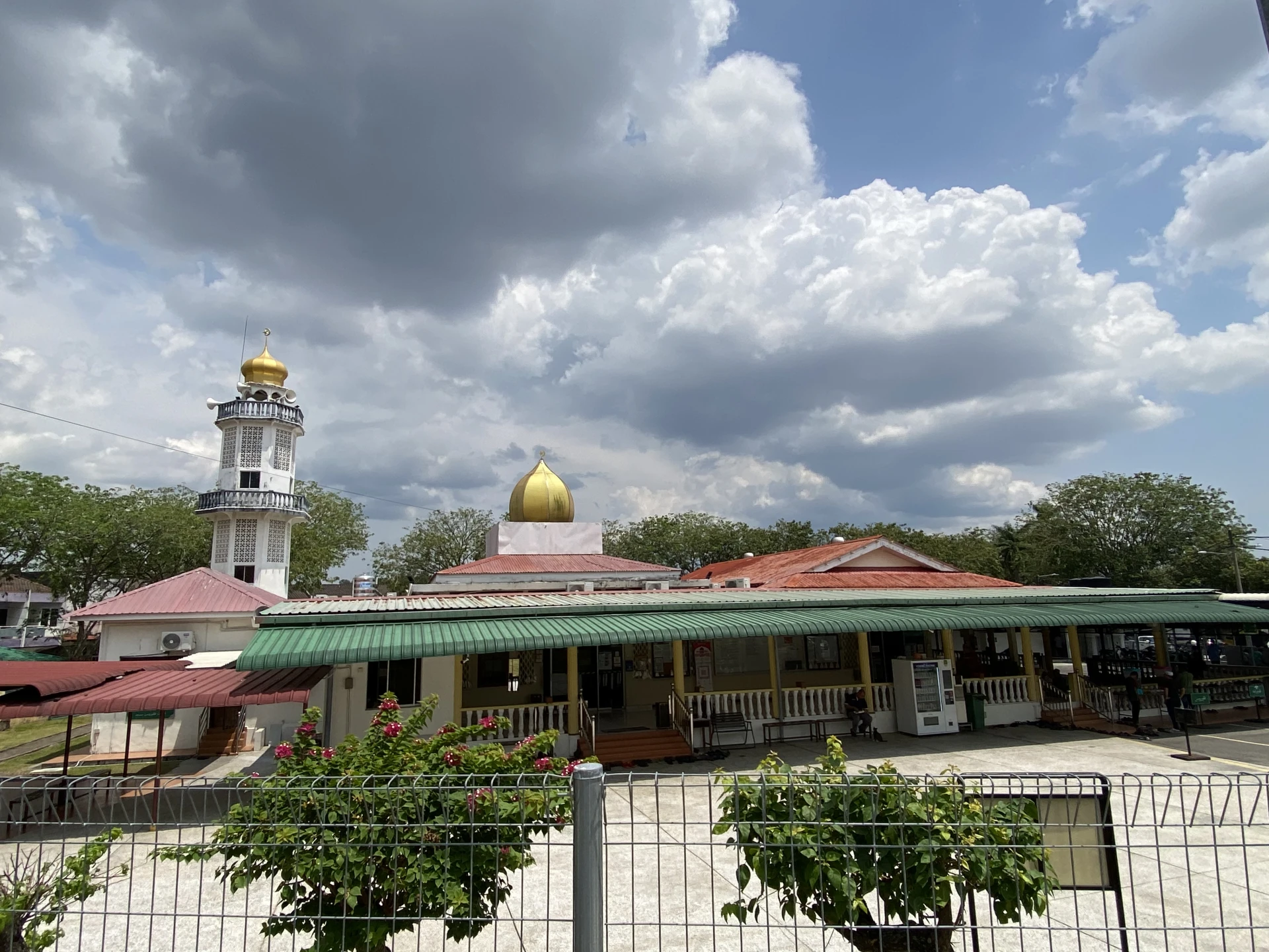Gambar Masjid Kariah Taman Bukit Chedang