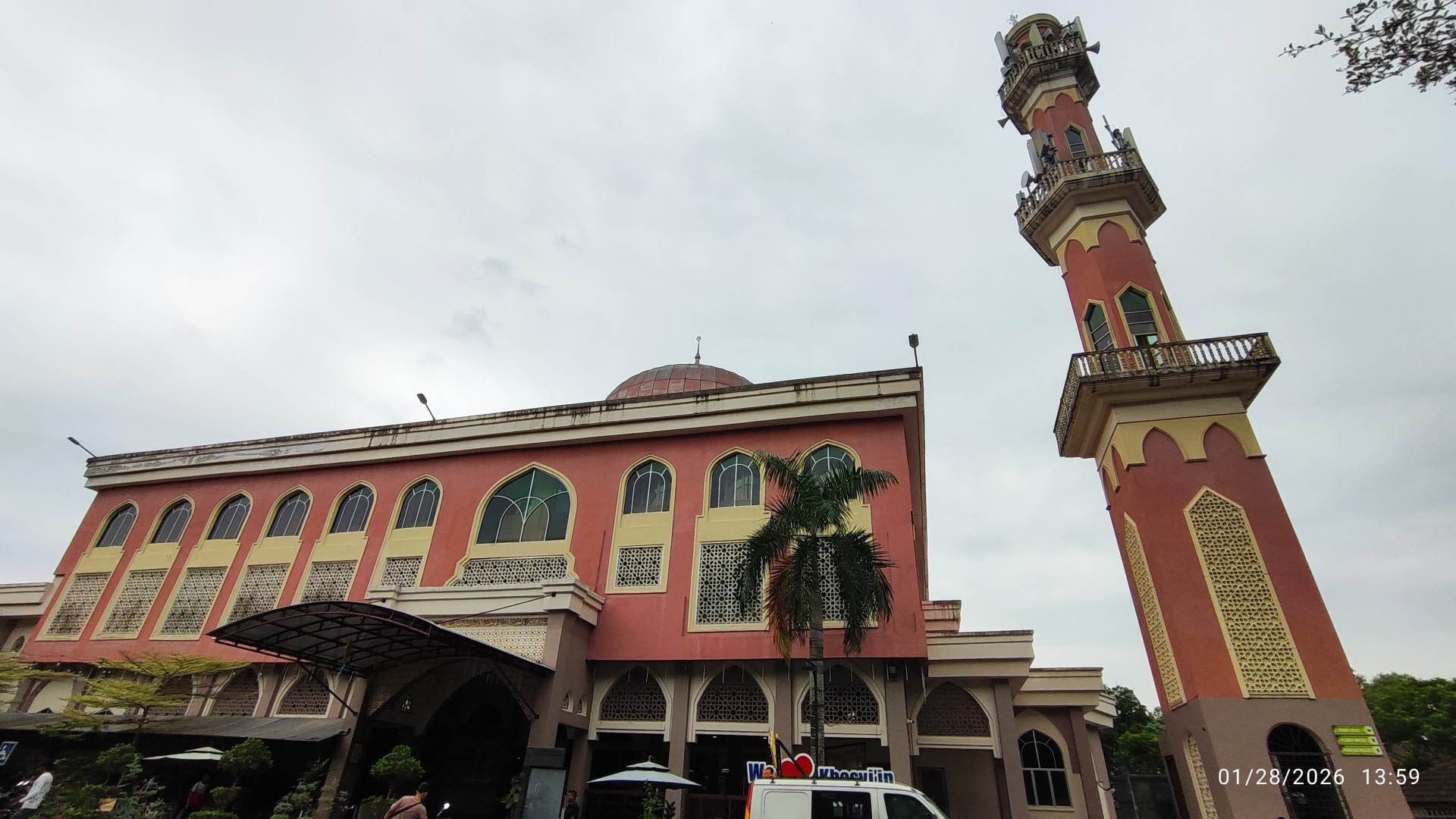 Gambar Masjid Al-Khasyi'in