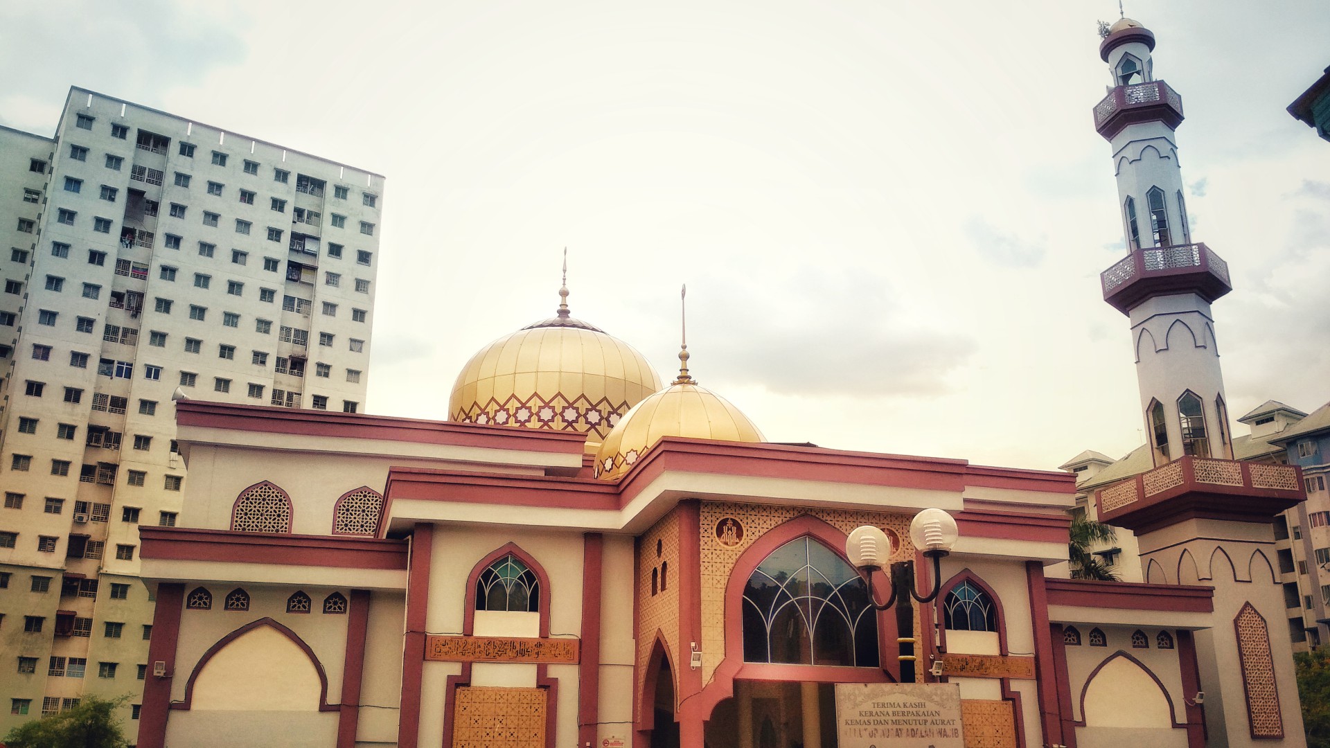 Gambar Masjid Al-Muqarrabin
