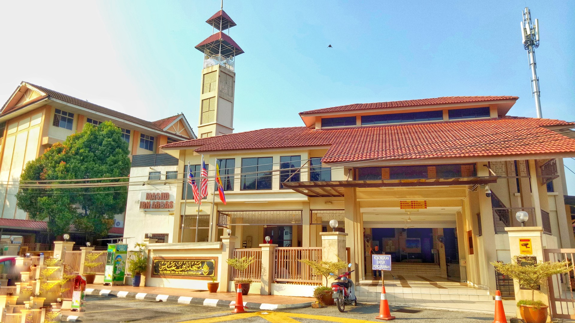 Gambar Masjid Ibnu Abbas