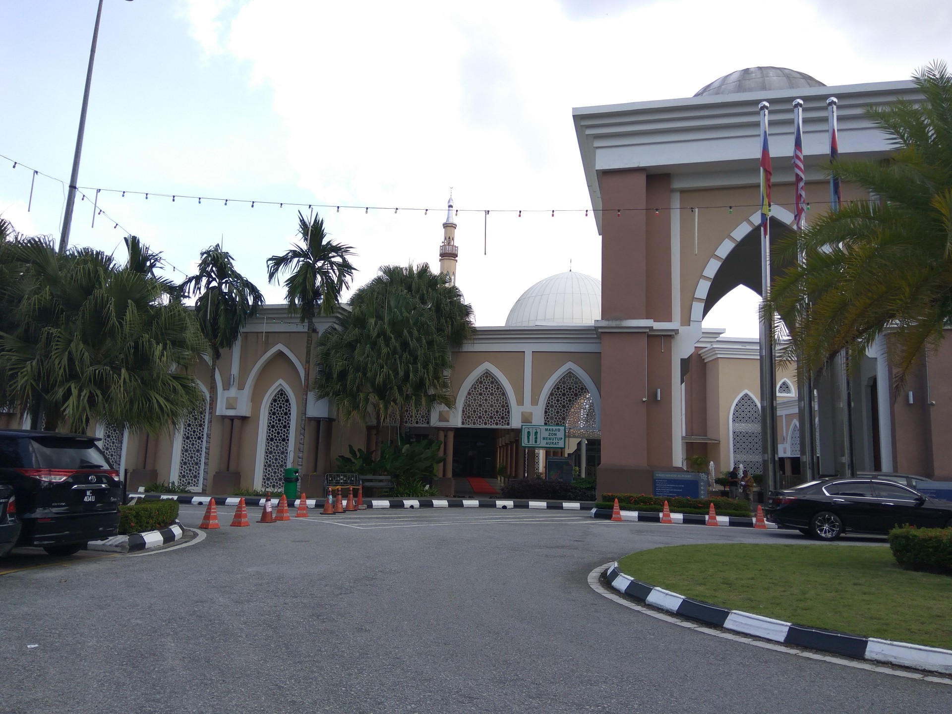 Gambar Masjid Khalid Al-Walid