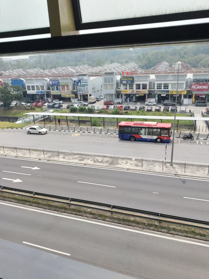 Gambar galeri LRT Putra Permai