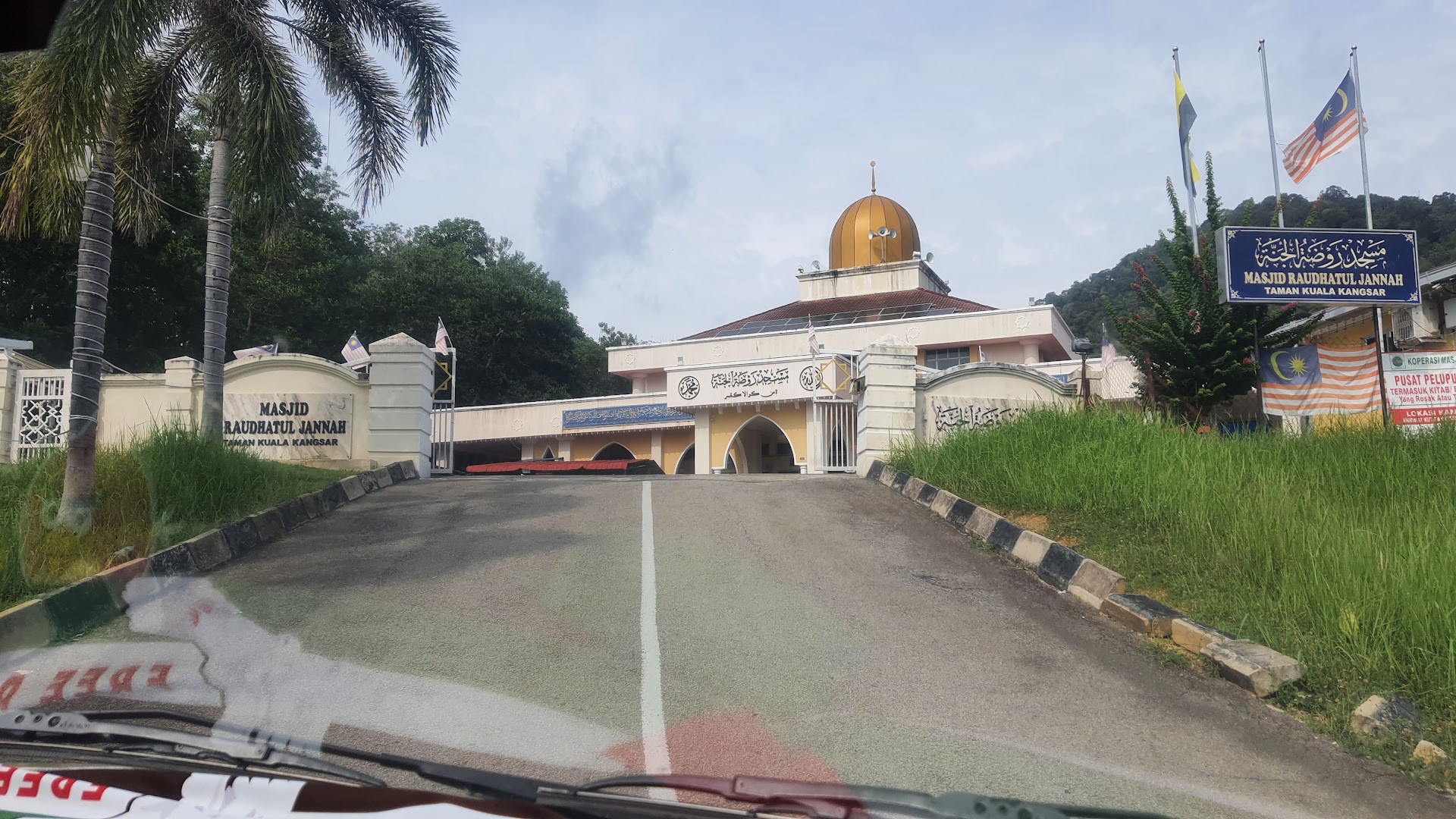 Gambar Masjid Raudhatul Jannah