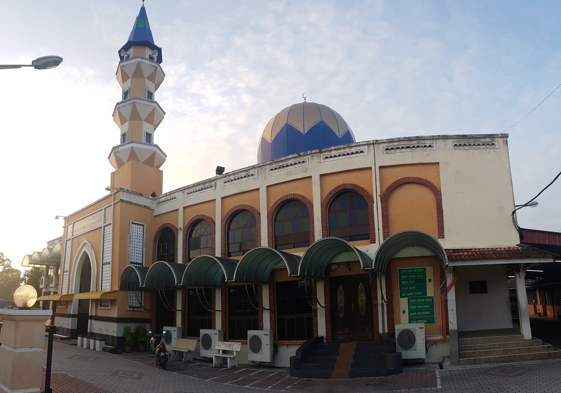 Gambar Masjid Ar-Rahmaniah