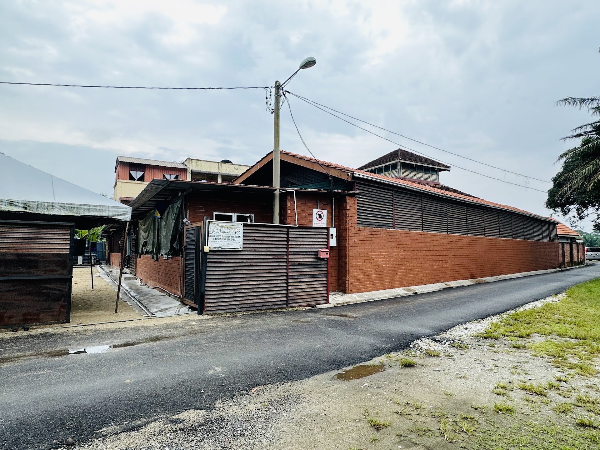Gambar Masjid Lama Lambor Kanan