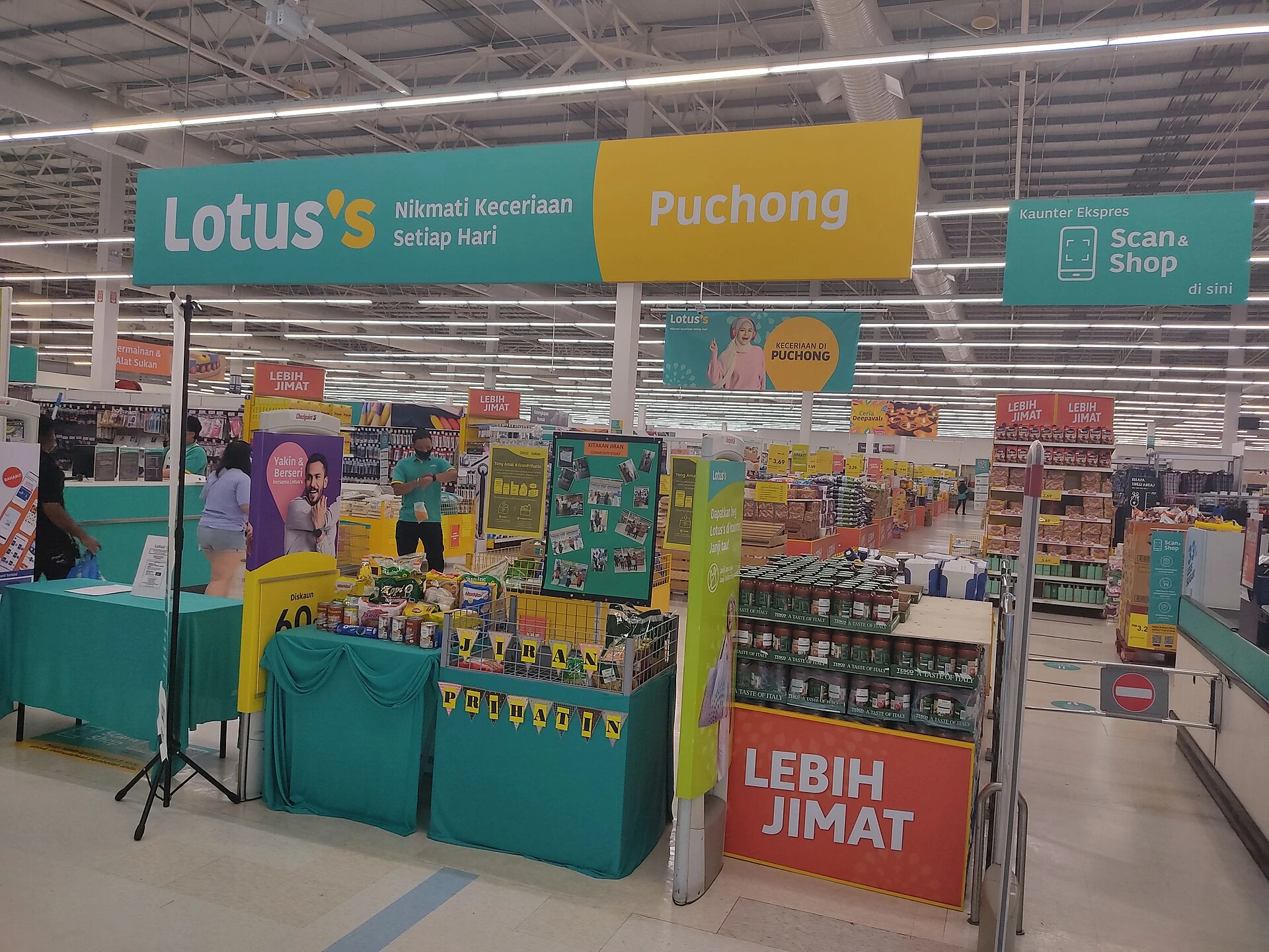 Gambar galeri Lotus's Bukit Puchong