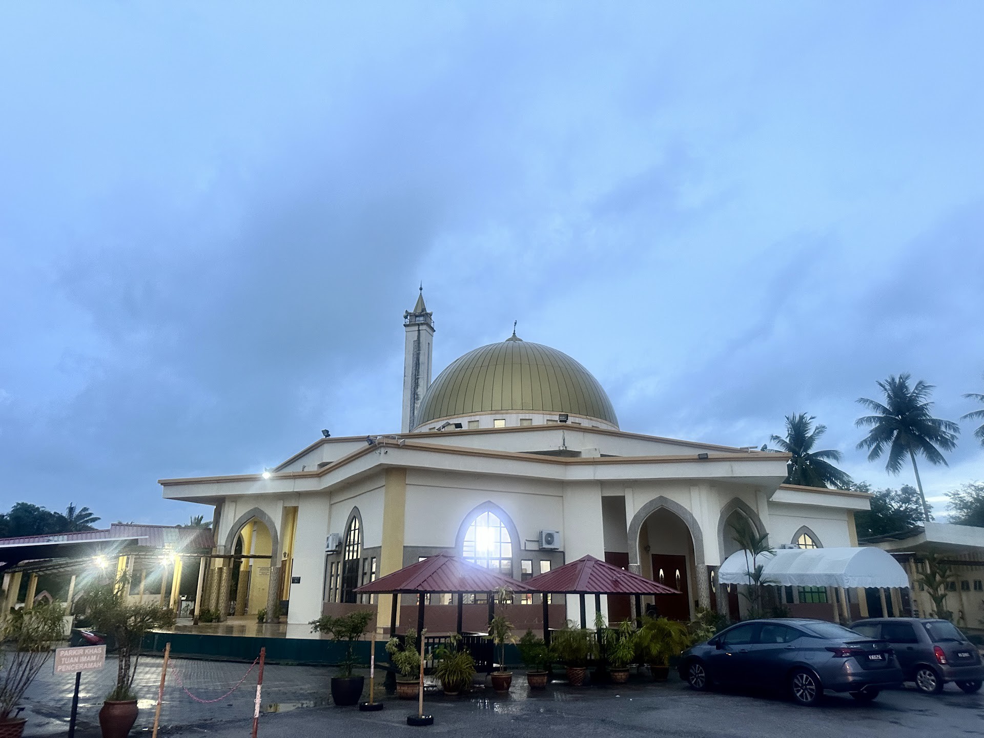 Gambar Masjid Riyadzussolihin,Padang Lalang