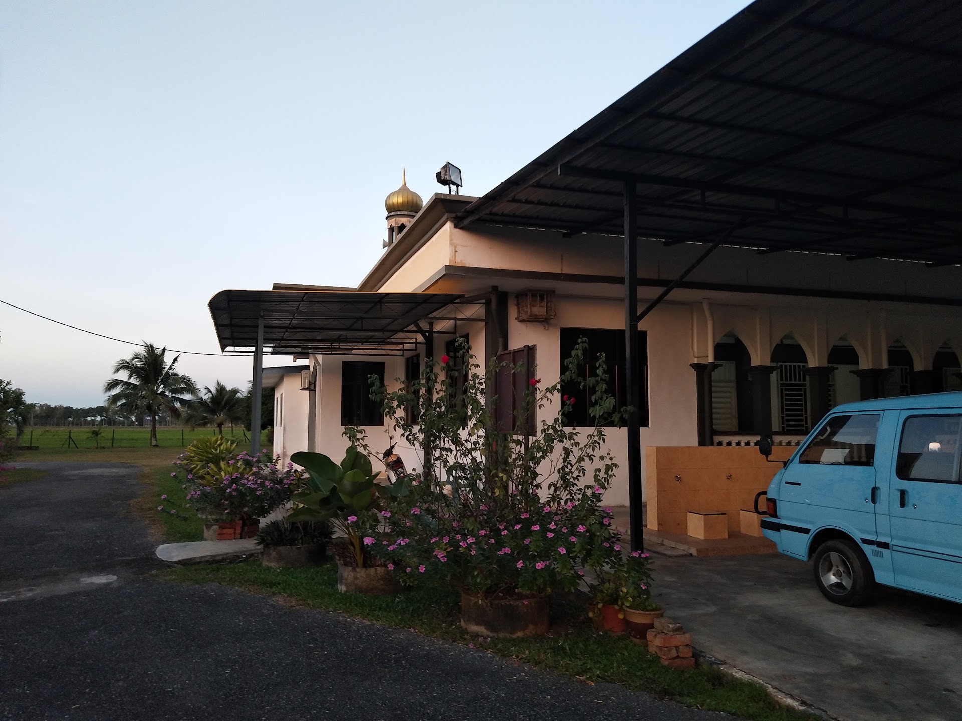 Gambar Masjid Al-Makmur