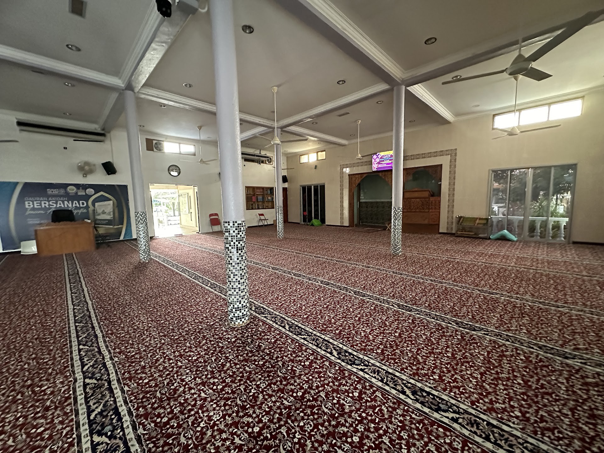 Gambar Masjid Tun Abdul Razak, Repoh