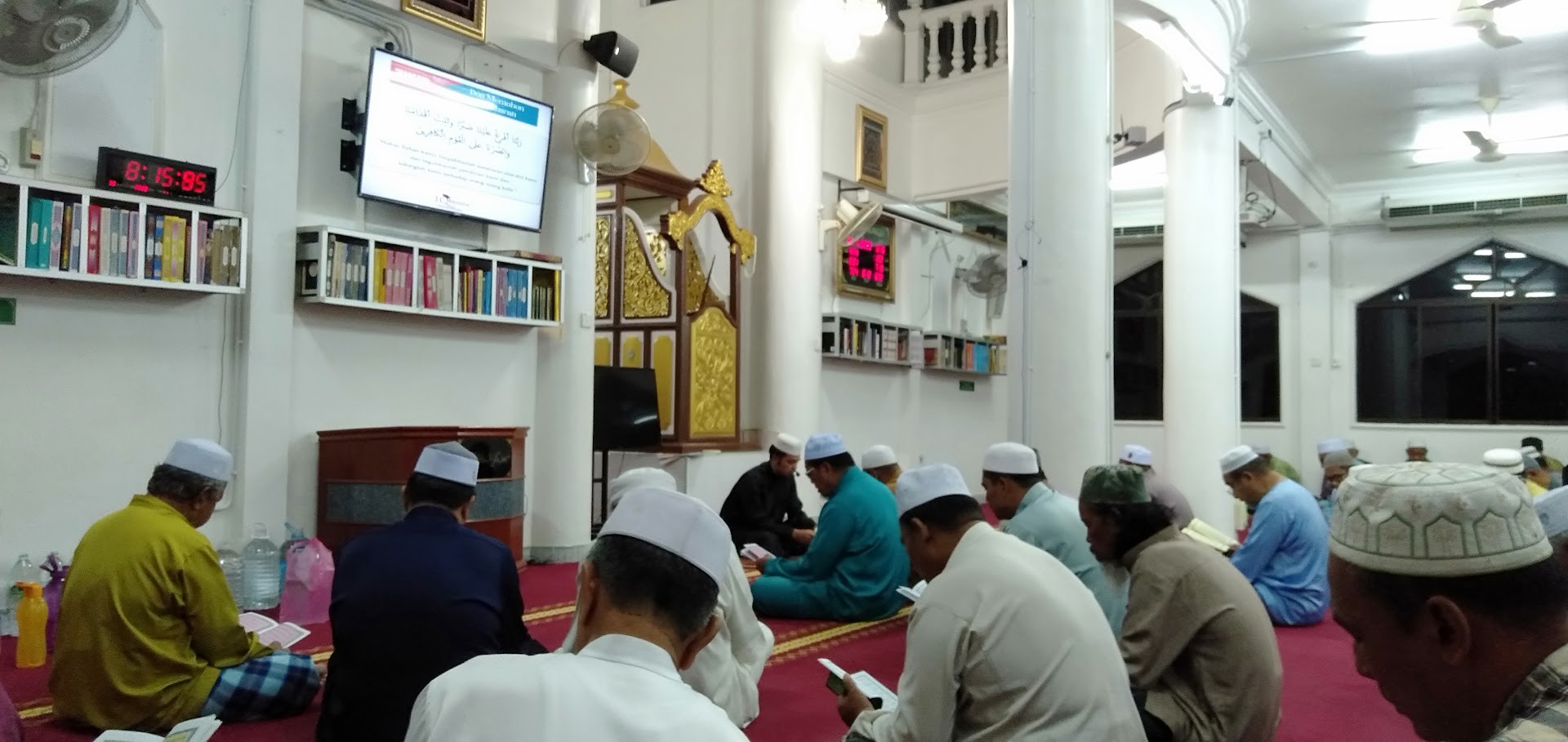 Gambar Masjid Beladau Kolam