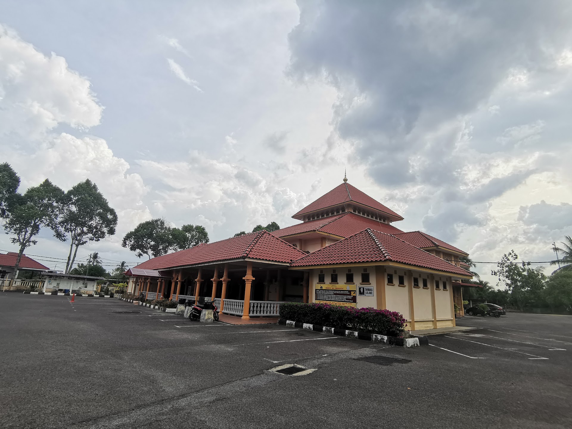 Gambar Masjid Kampung Pak Sabah
