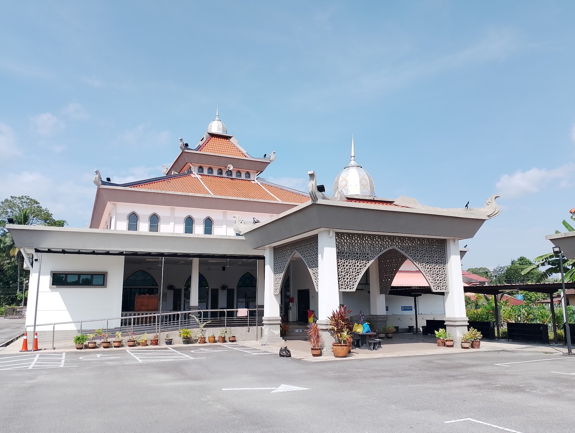 Gambar Masjid Al-Muhtadi Ramuan China Besar