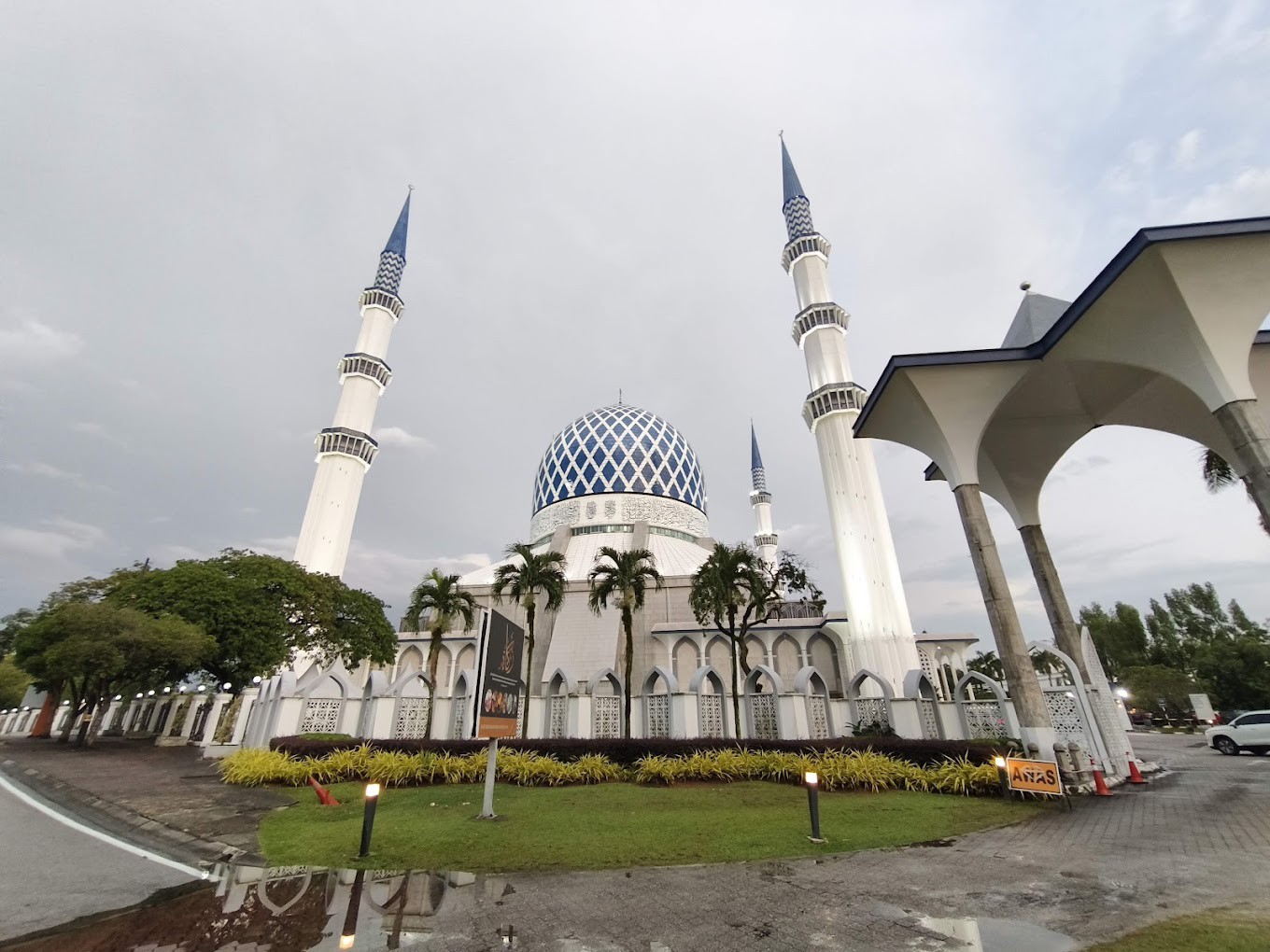 Gambar galeri Masjid Sultan Salahuddin Abdul Aziz Shah