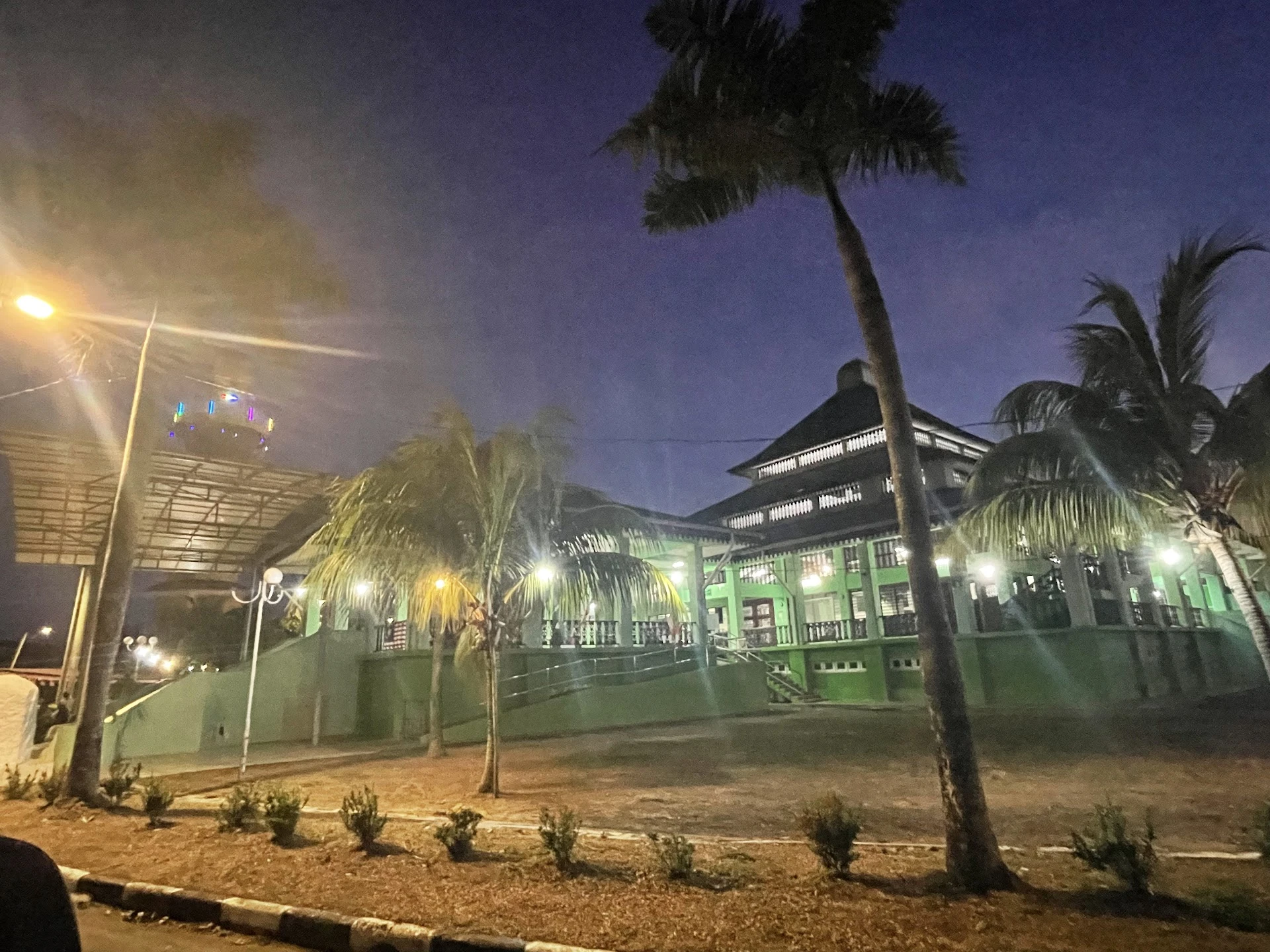 Gambar Masjid Al Mohsinin Pantai Kundor
