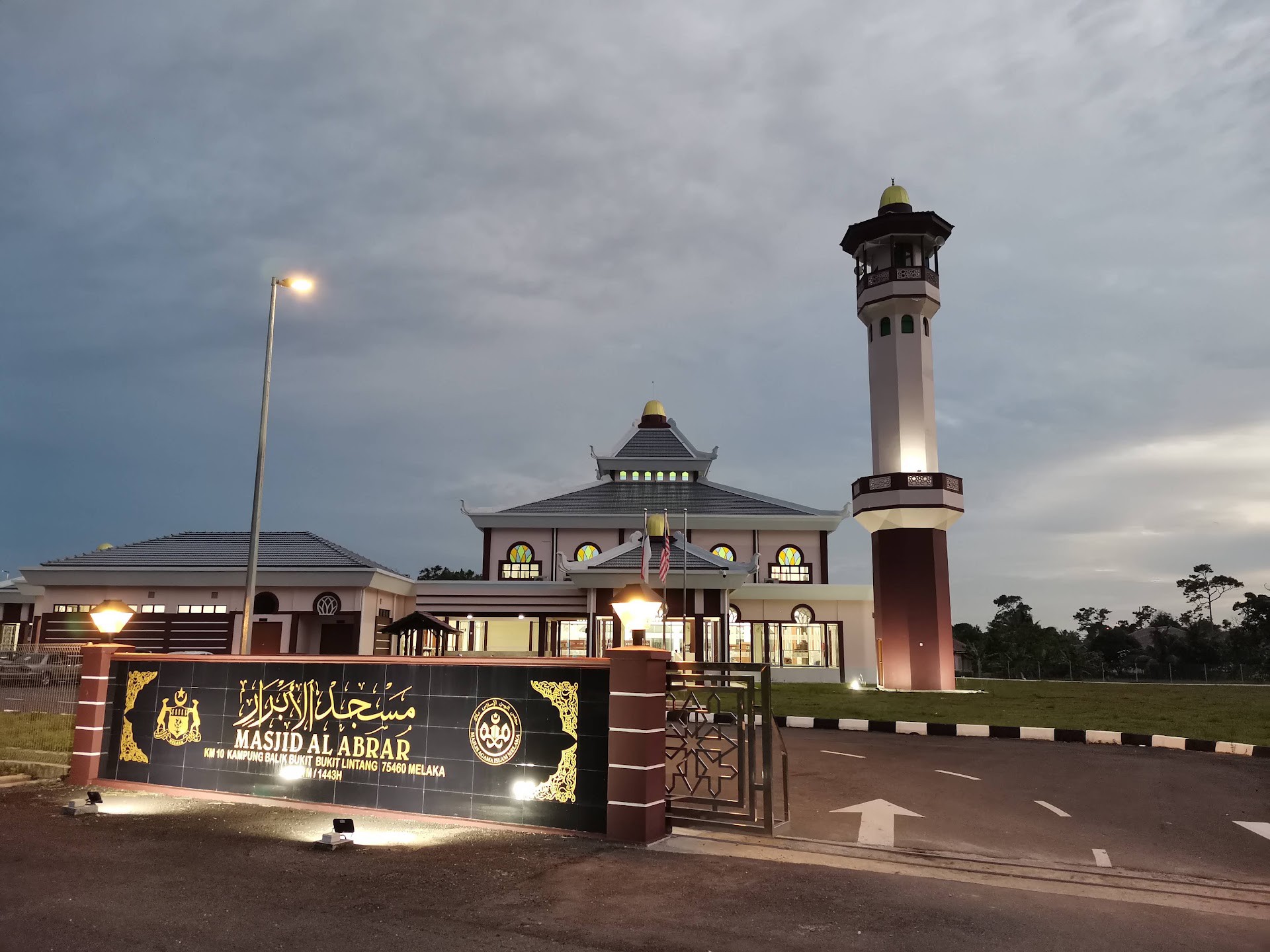 Gambar Masjid Al-Abrar Balik Bukit