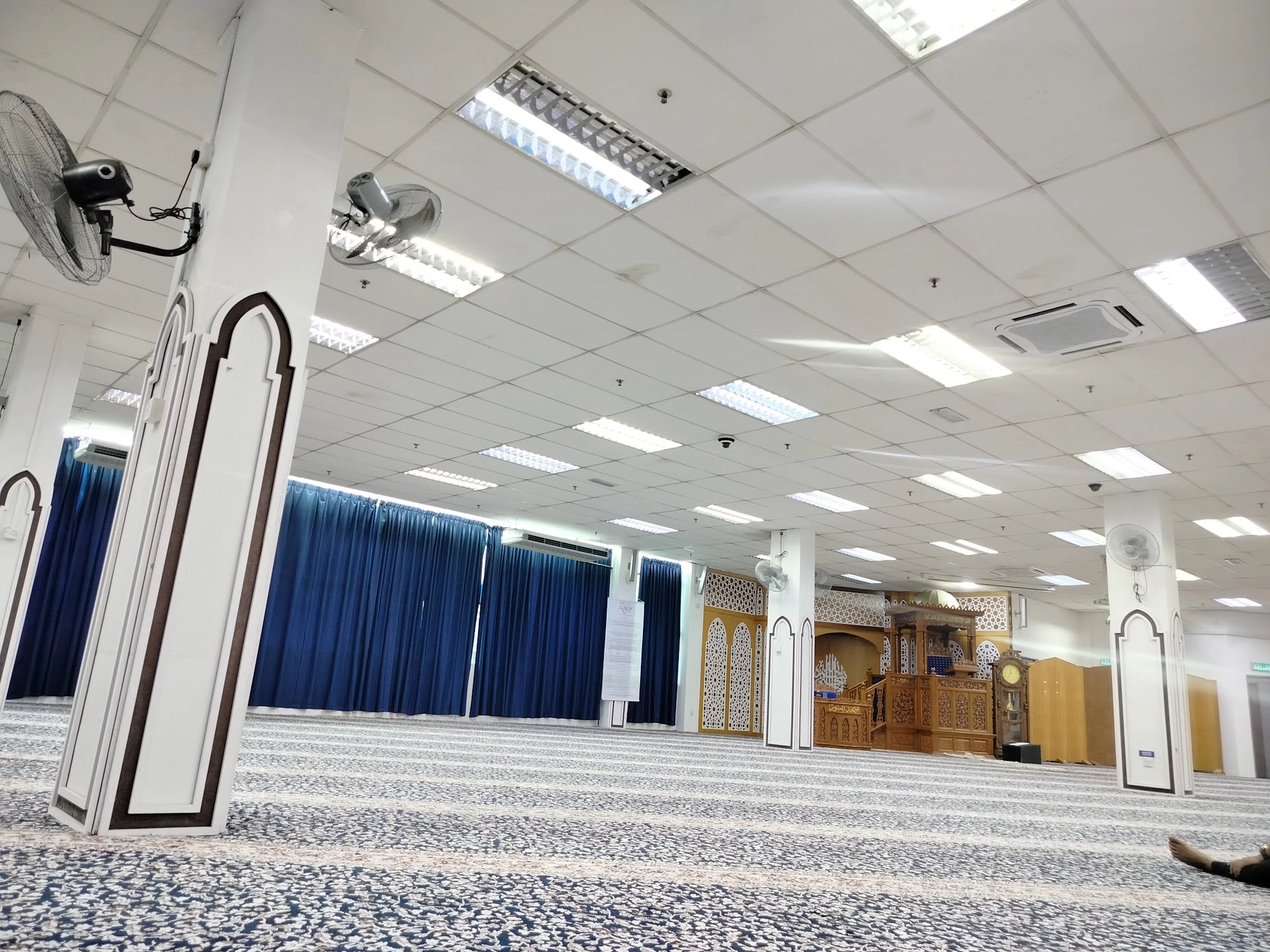 Gambar Masjid Larkin Central