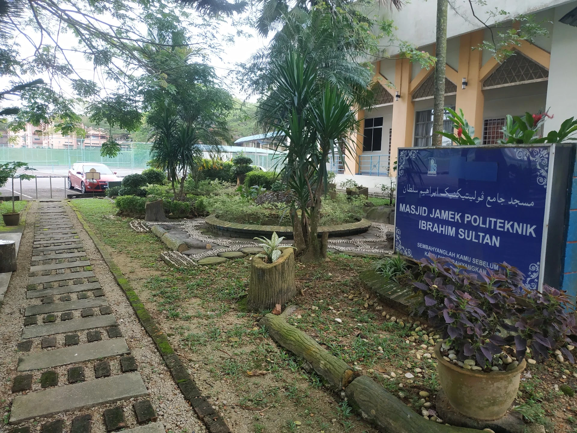 Gambar Masjid Politeknik Ibrahim Sultan