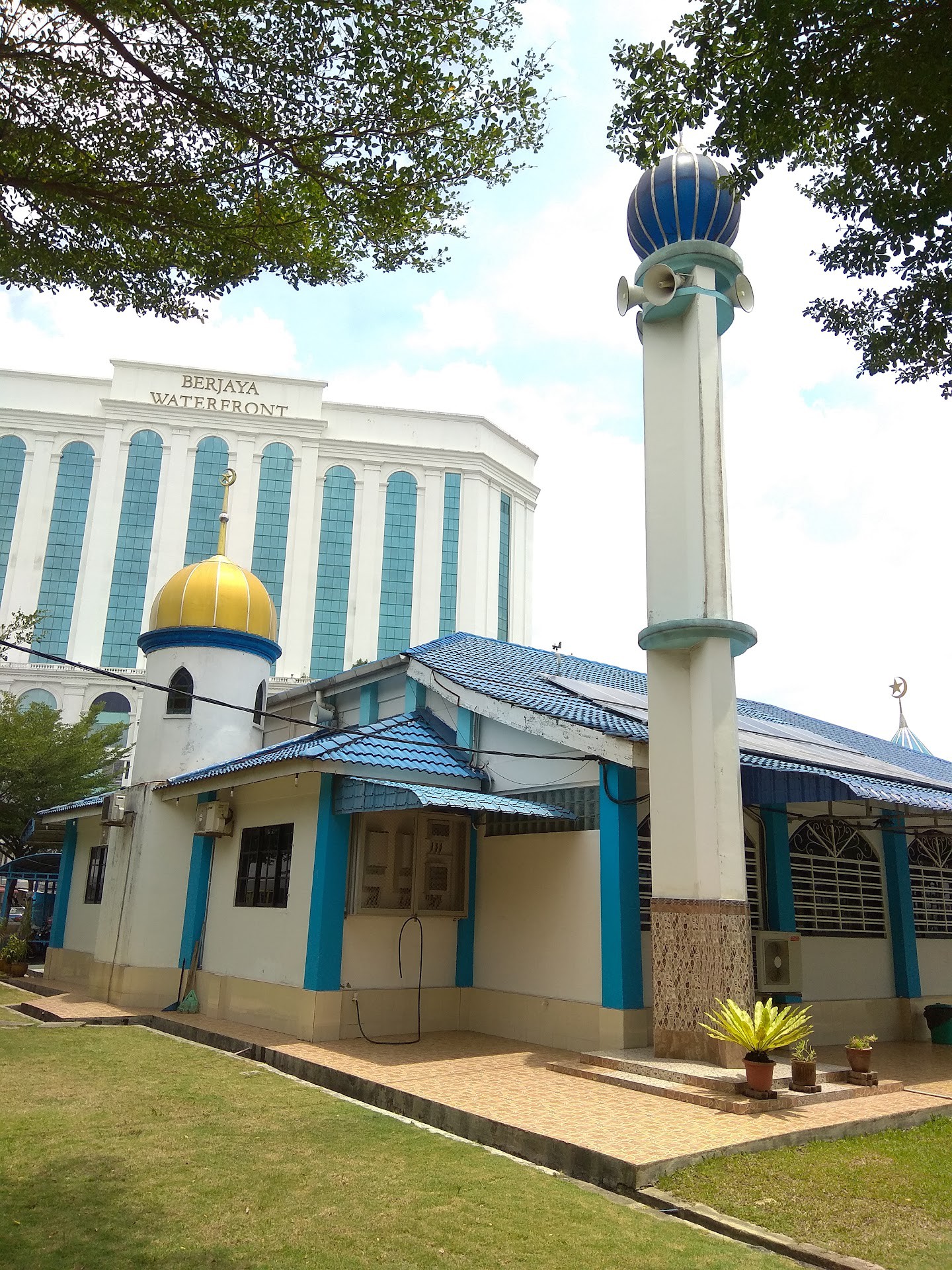 Gambar Masjid Stulang Laut