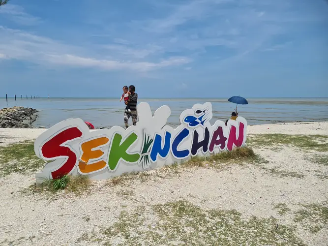 Gambar Pantai Redang Sekinchan
