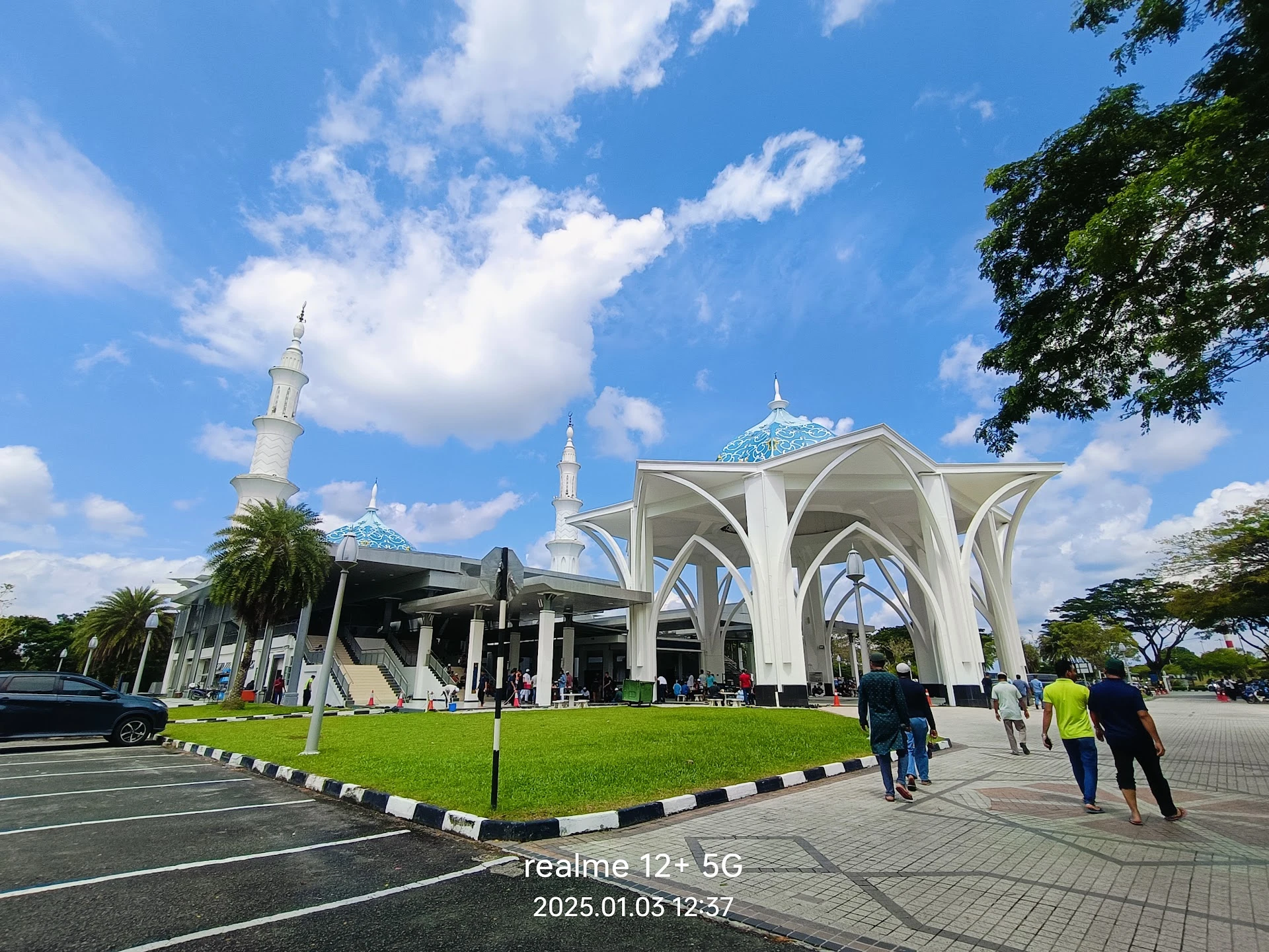 Gambar Masjid Lapangan Terbang Antarabangsa Senai