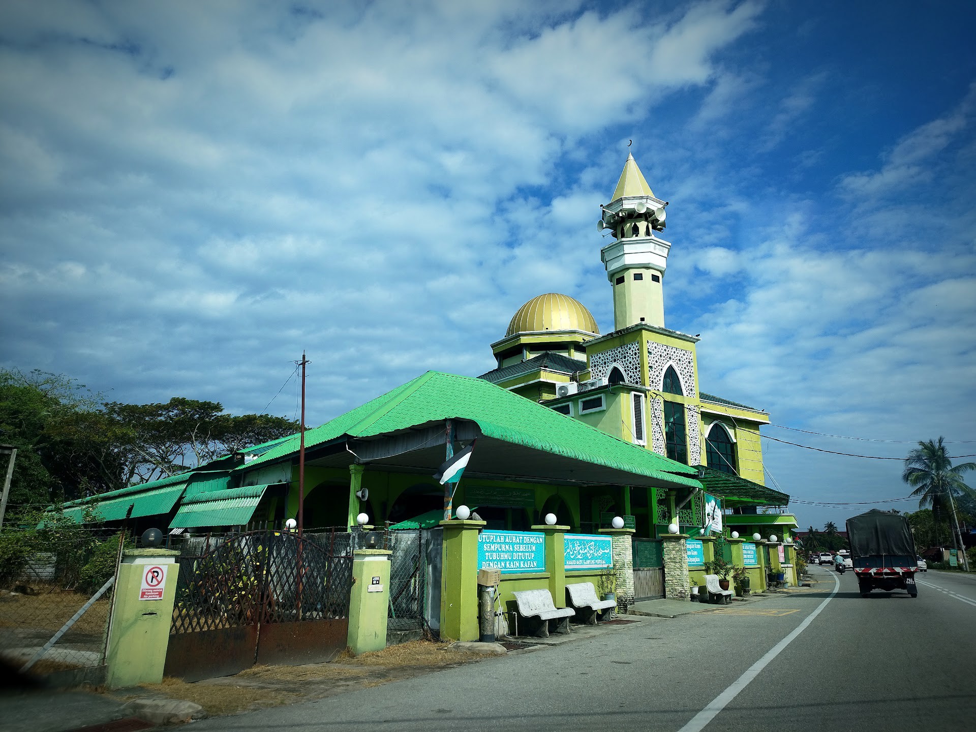 Gambar Masjid Kampong Pertama Batu