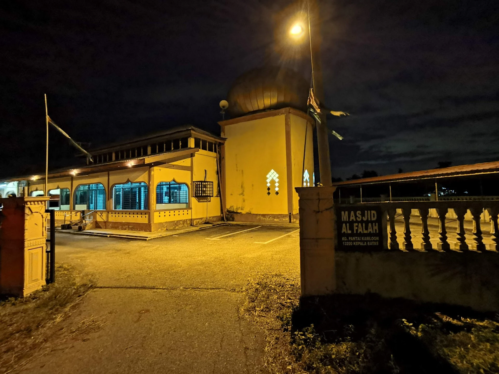 Gambar Masjid Pantai Kamloon