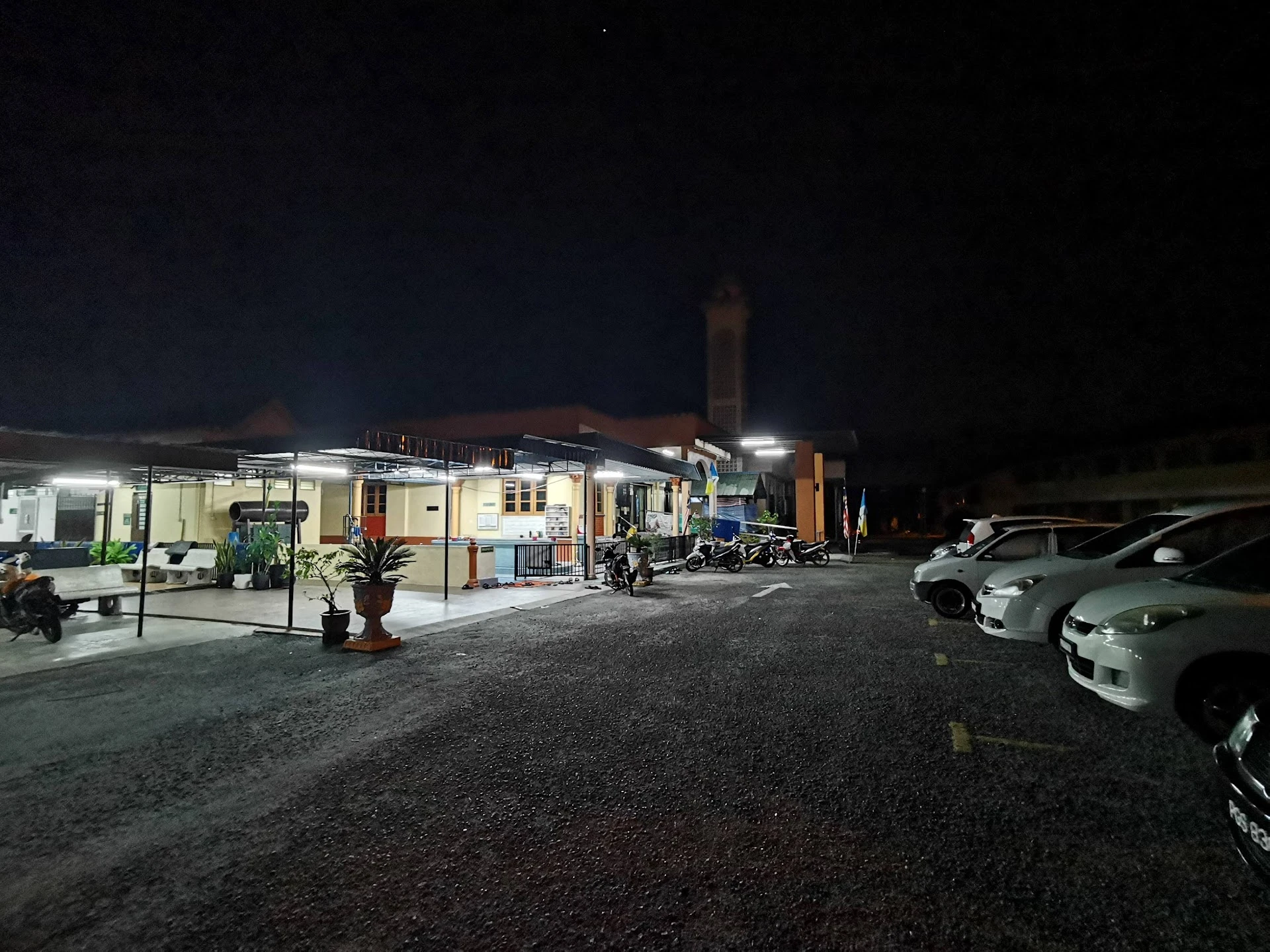 Gambar Masjid Pokok Macang