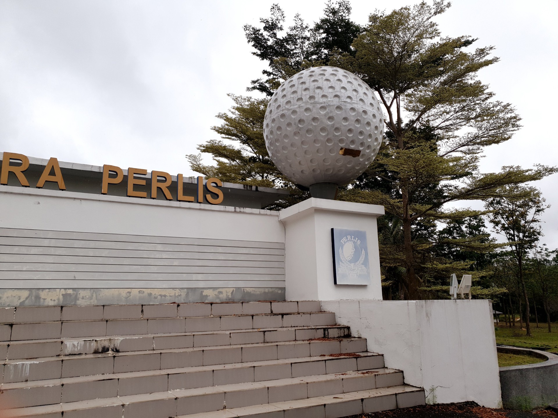 Kelab Golf Putra — Pintu masuk kelab