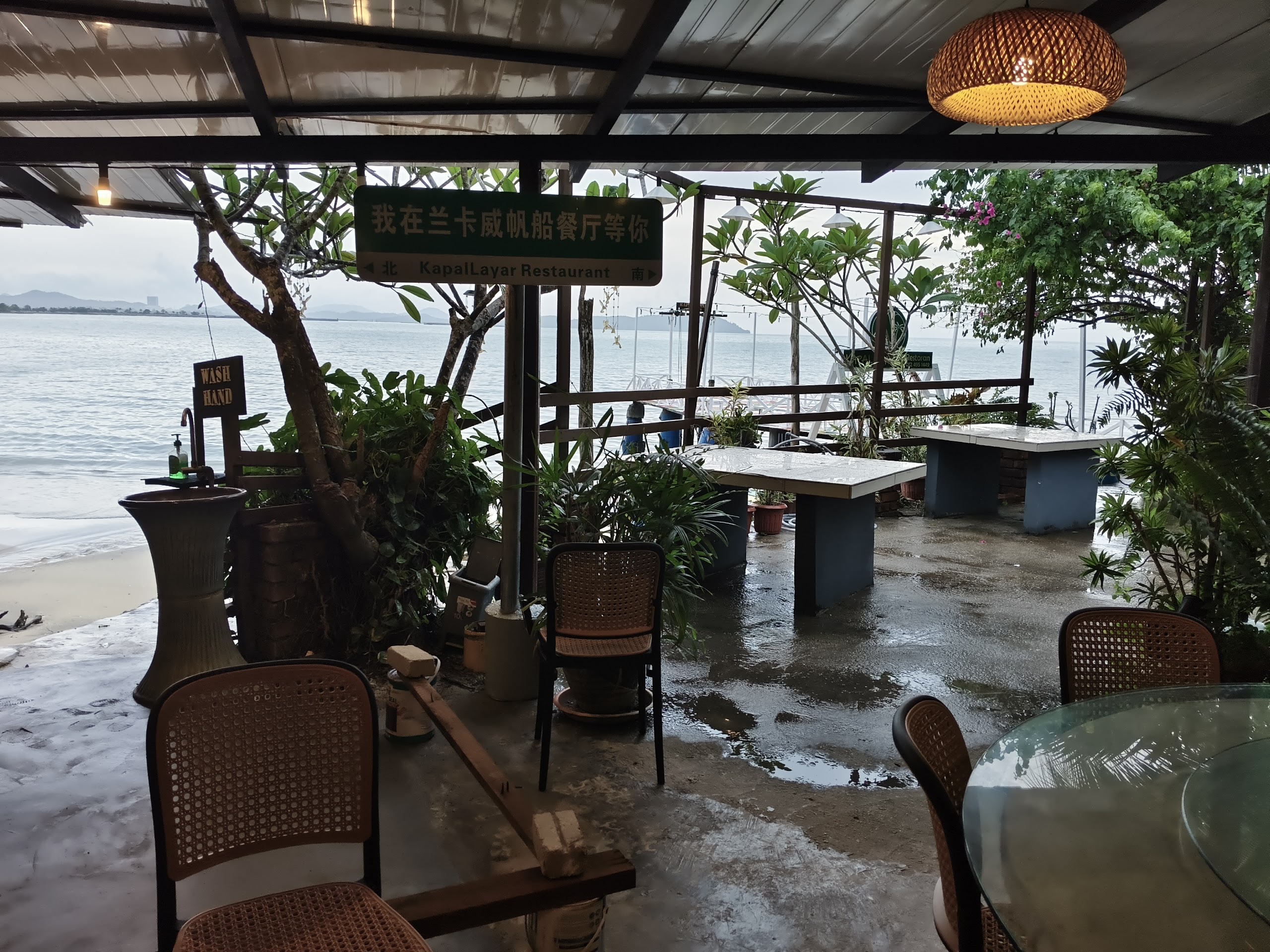 Gambar Restoran Kapal Layar